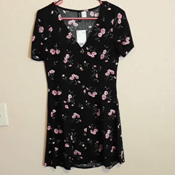 Divided Dresses & Skirts - Floral button-up dress